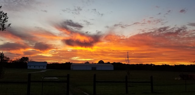 view of yard at dusk