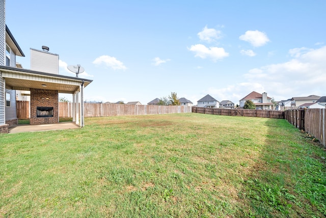 view of yard featuring a patio area