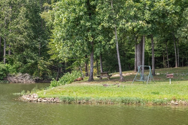 view of yard featuring a water view