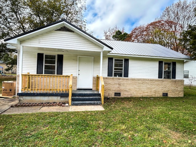 ranch-style house featuring a front lawn and a porch