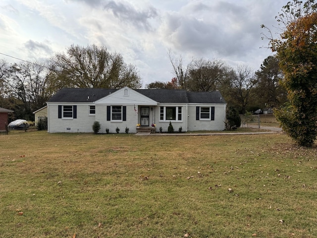 ranch-style house featuring a front lawn