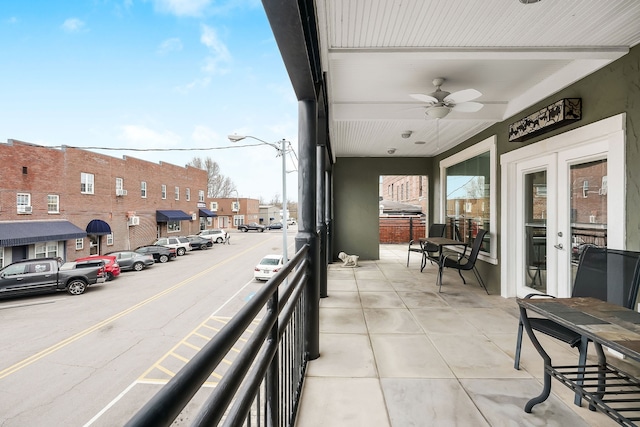 balcony featuring ceiling fan