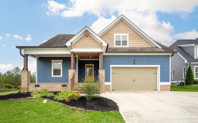 craftsman house with a front lawn