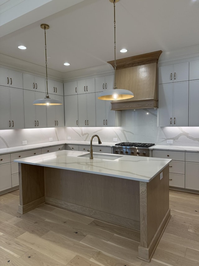 8006 Southvale Blvd, Franklin, TN 37064 - kitchen featuring a sink, light wood-style floors, a kitchen island with sink, pendant lighting, and recessed lighting