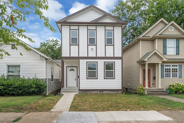 view of front of home featuring a front yard