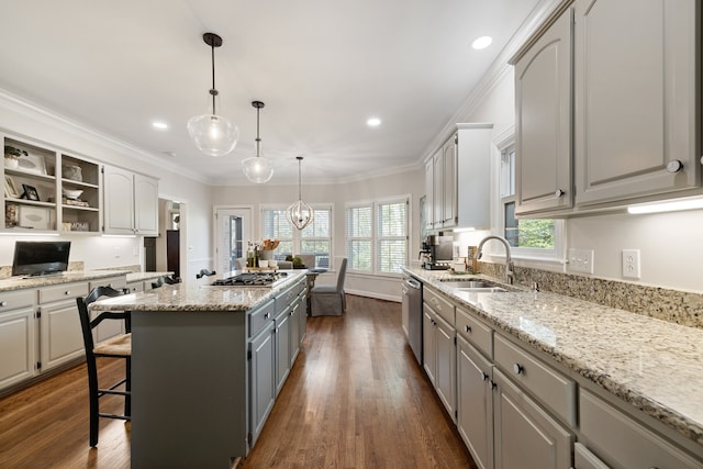 kitchen featuring sink, crown molding, a kitchen island, gray cabinets, and dark hardwood / wood-style flooring