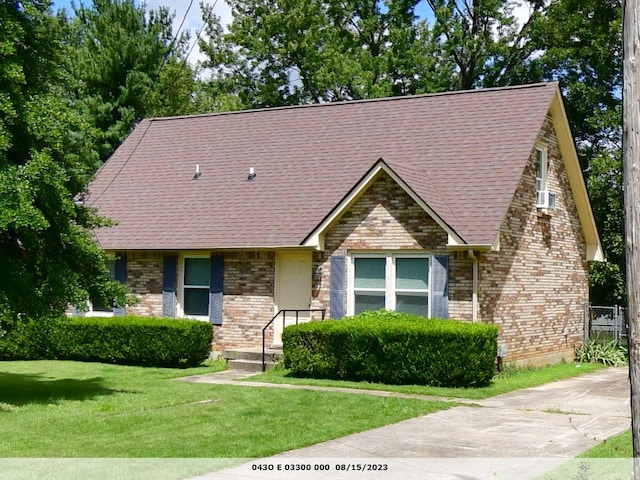 view of front of house featuring a front yard