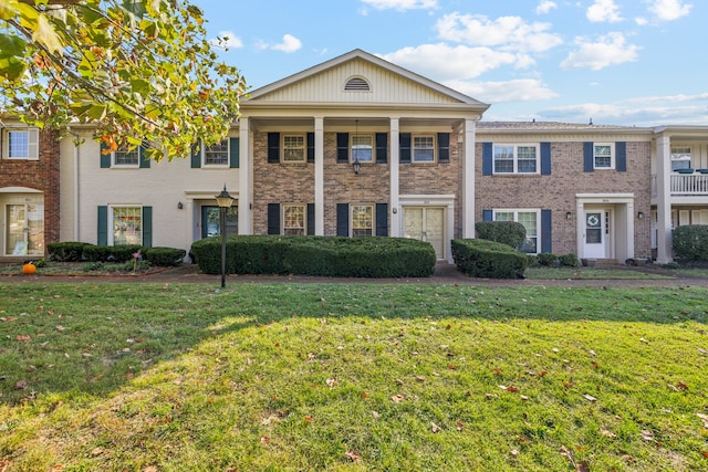 view of front of property with a front yard