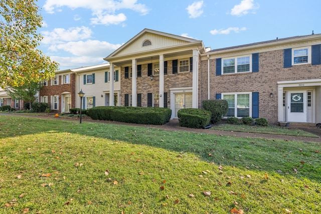 view of front of property with a front yard