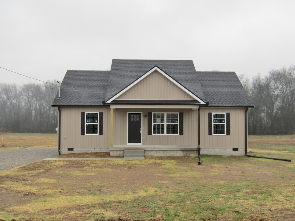 view of front facade with a front lawn and a porch