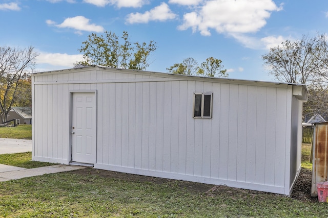 view of outbuilding featuring a yard