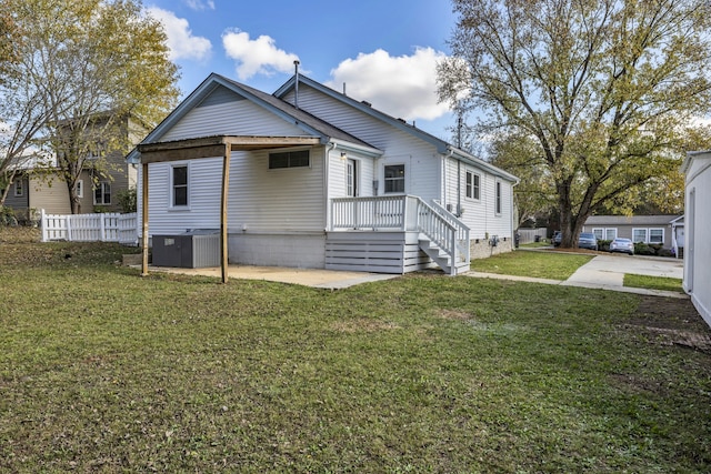 view of front of home featuring central AC and a front lawn