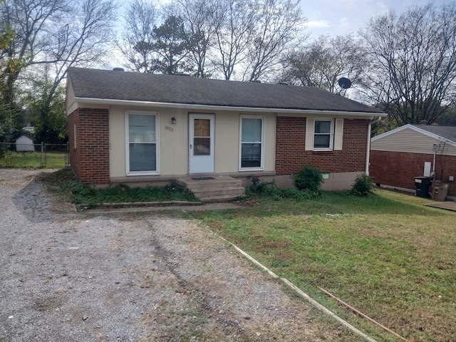 view of front of house featuring a front lawn