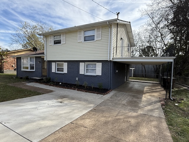 view of front of house featuring a carport