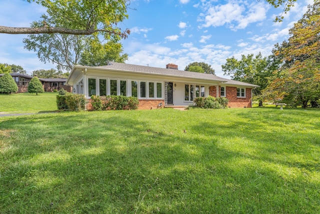 view of front of property with a front yard