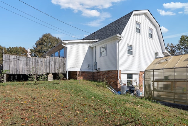 back of house featuring a yard