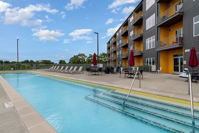 view of swimming pool featuring a patio