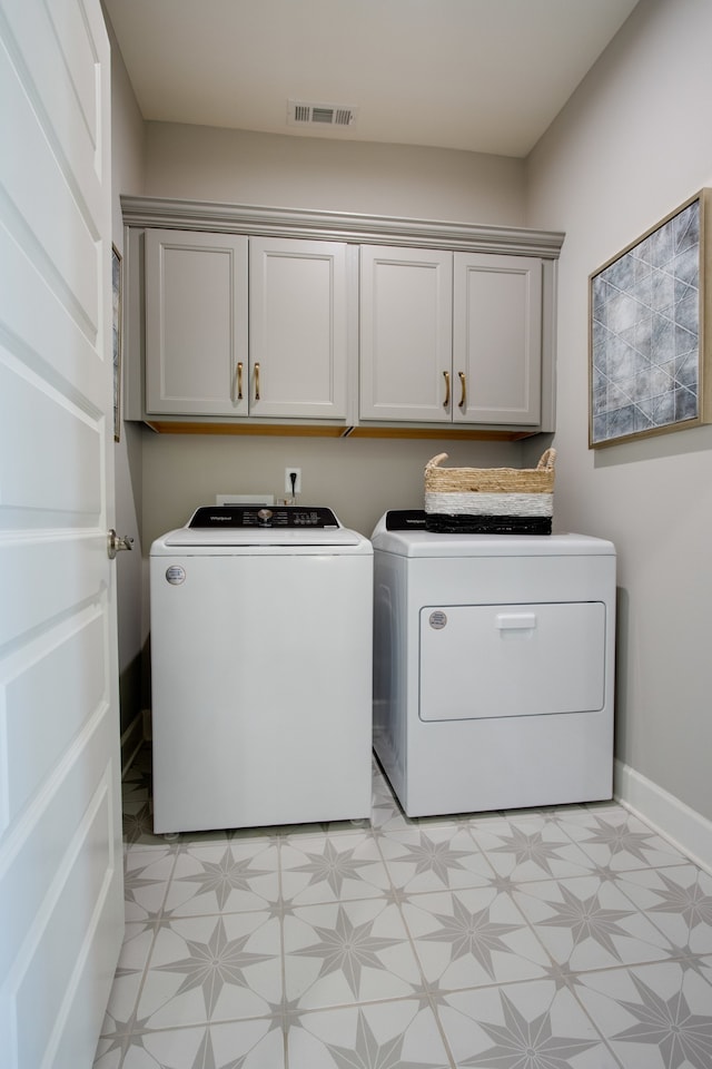 laundry room with cabinets and independent washer and dryer