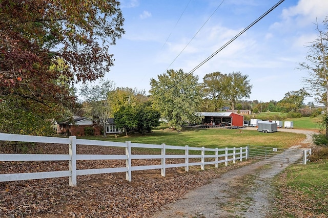 view of yard featuring a rural view