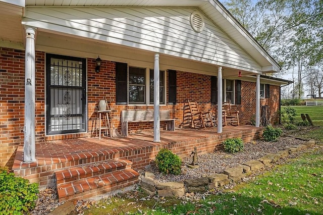 entrance to property featuring a porch