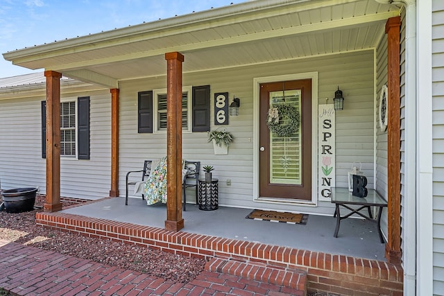 entrance to property featuring covered porch