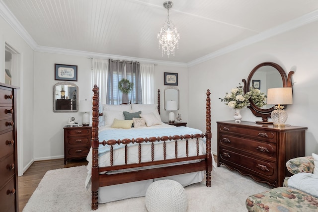 bedroom featuring an inviting chandelier, light hardwood / wood-style floors, and crown molding