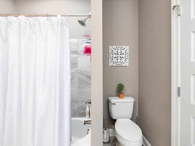 bathroom with shower / bath combo with shower curtain and toilet