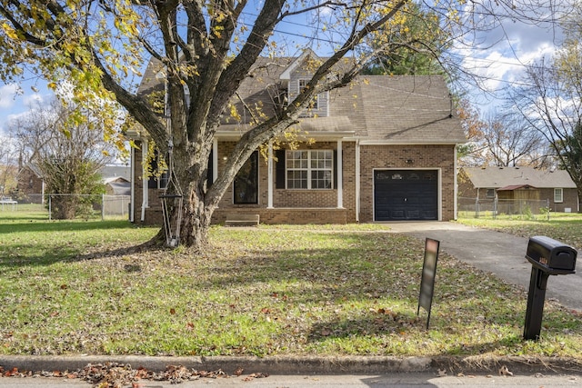 view of front facade featuring a front yard and a garage