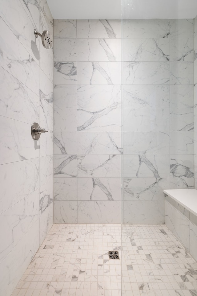 bathroom featuring a tile shower