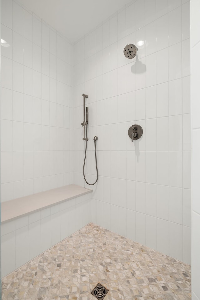 bathroom featuring tiled shower