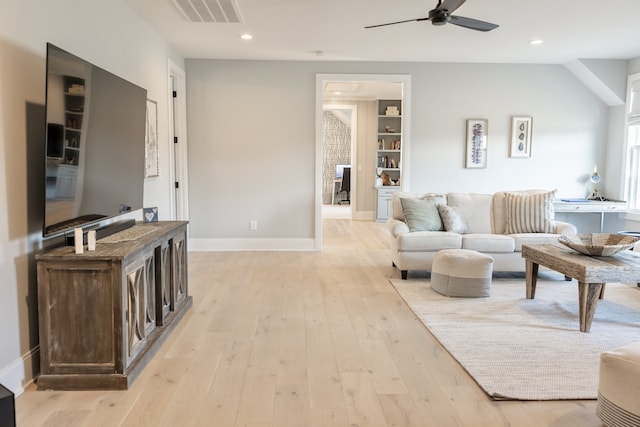 living area with light wood finished floors, baseboards, visible vents, ceiling fan, and recessed lighting