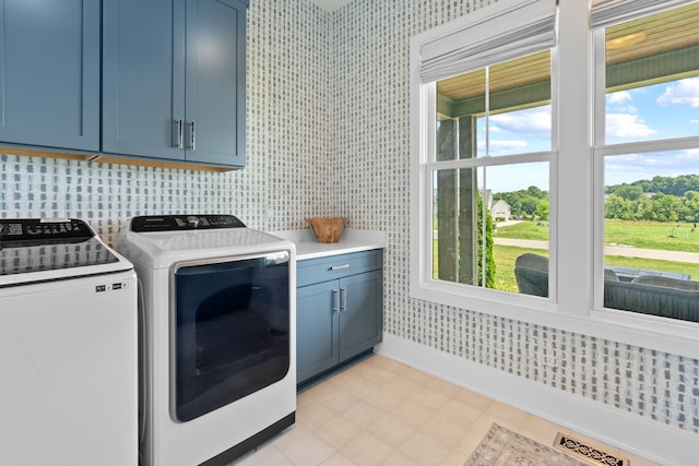 laundry room featuring cabinet space, visible vents, washing machine and clothes dryer, and wallpapered walls