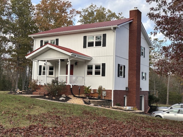 view of front facade with a porch and a front yard