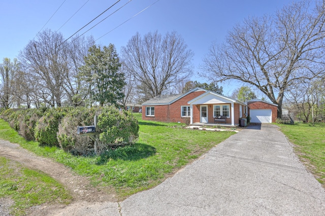 view of front facade featuring a garage and a front yard