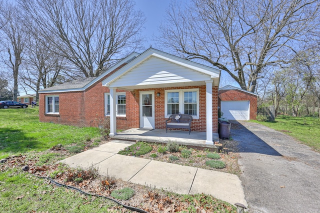 view of front facade featuring a garage, a front yard, and an outdoor structure