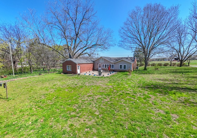 view of yard with a patio