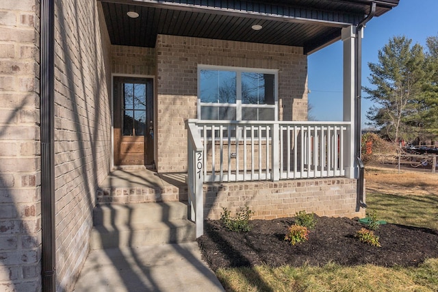 property entrance featuring a porch