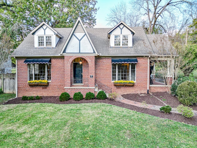 view of front of property with a front yard