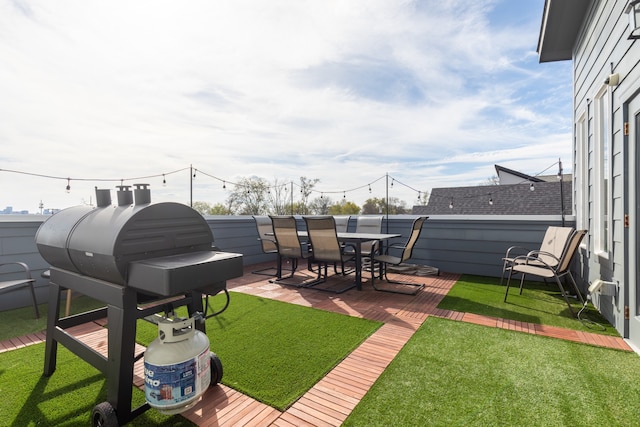 view of yard with a patio area