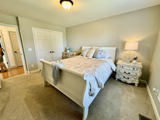 bedroom with carpet flooring and a closet