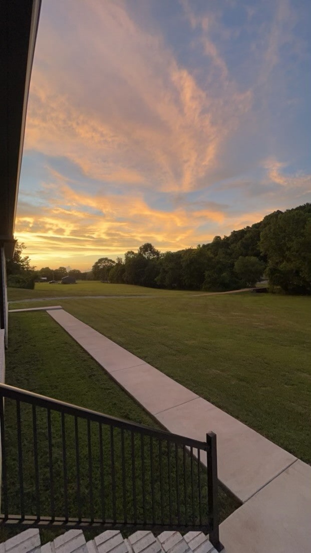 view of yard at dusk