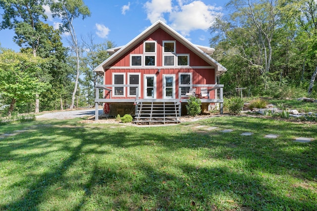 back of house featuring a lawn