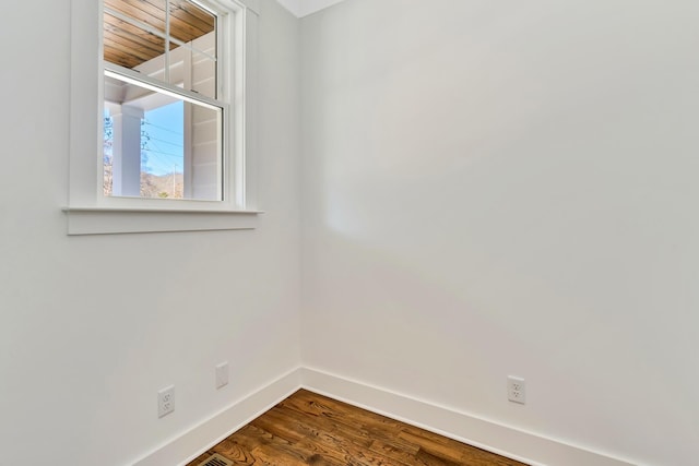 1297 Thomas Ave, Chattanooga, TN 37409 - unfurnished room featuring baseboards and dark wood-style floors