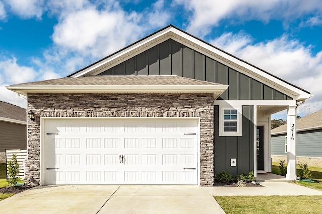 view of front facade featuring a garage