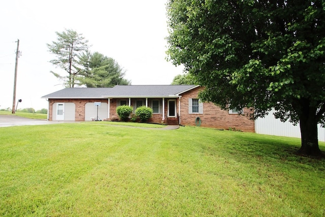 ranch-style home with a front lawn