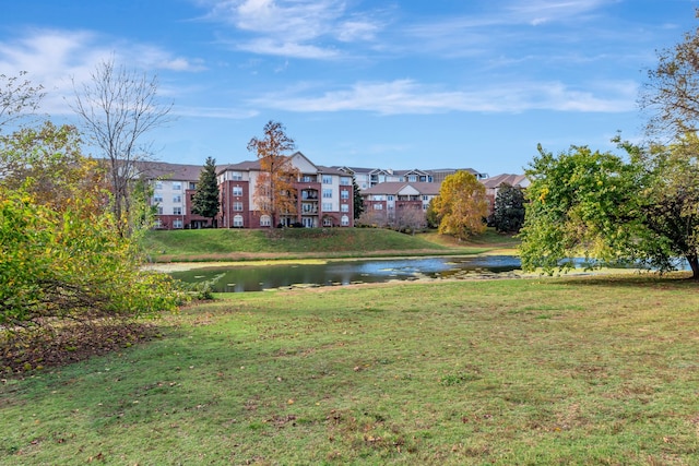 view of yard featuring a water view