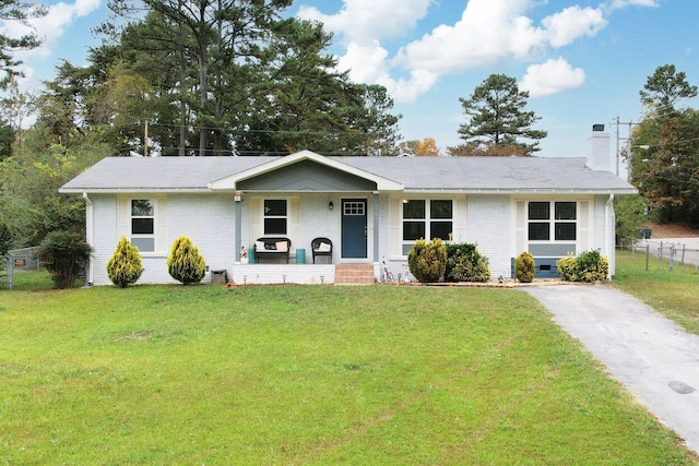 ranch-style home featuring a front yard