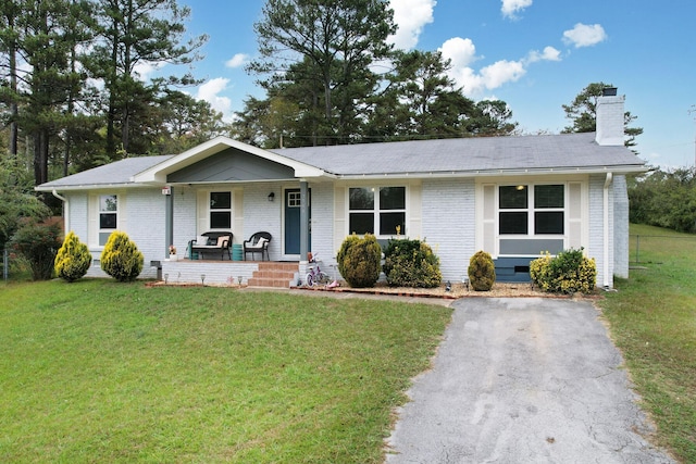 single story home with a front yard and covered porch