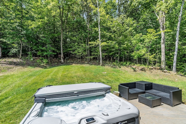 view of yard featuring a hot tub