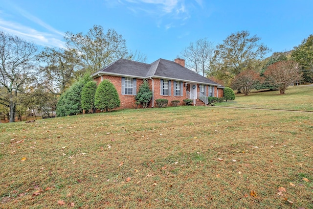 view of front of home featuring a front lawn